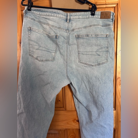 American Eagle Size 18 Short Mom Jeans - Strigid, Comfortable Denim, High Rise - Picture 5 of 10